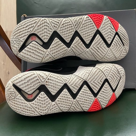 Kyrie 4 Think 16 - Picture 4 of 4